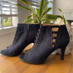 Blue Nine West Peep Toe Booties. Size 7 1/2